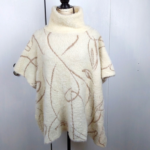 Boutique Fuzzy Cream/Tan Cozy Poncho Neutral Minimalist Butter Soft! One Size - Picture 1 of 8